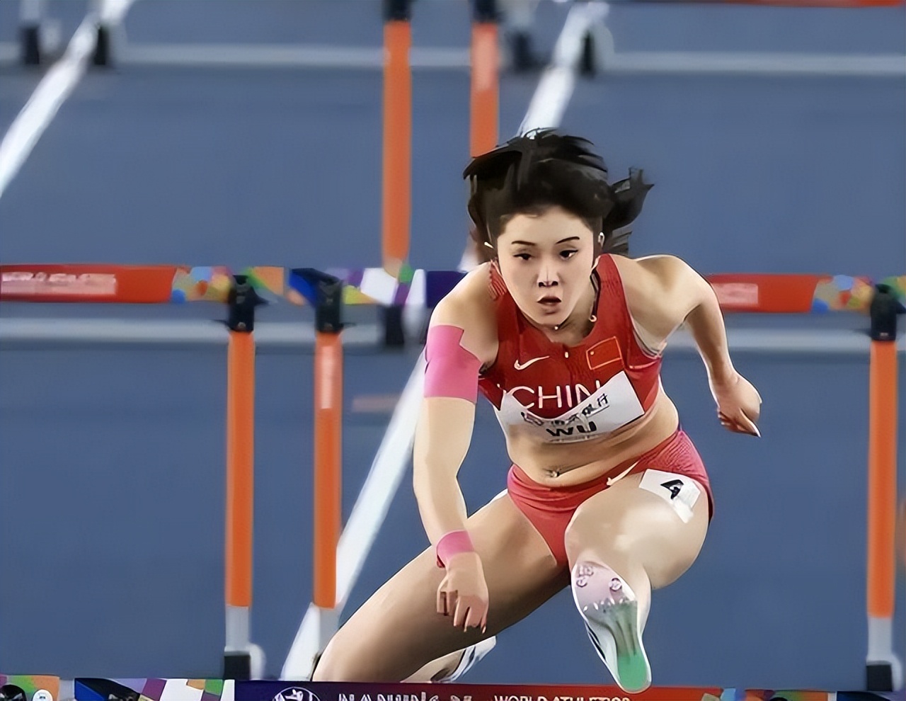 让她重新比, 发令枪还没, AA